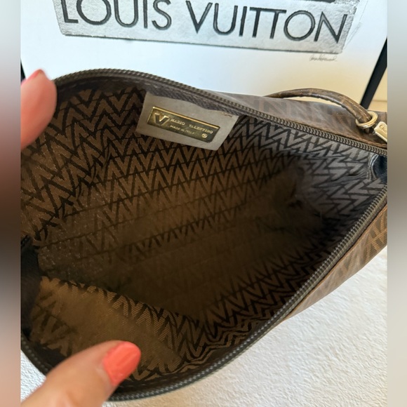 Vintage Mario Valentino V Logo Crossbody Bag - Picture 9 of 17